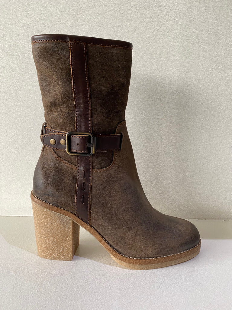 Brown Suede Heeled Ankle Boot Paire Shoes Taupo