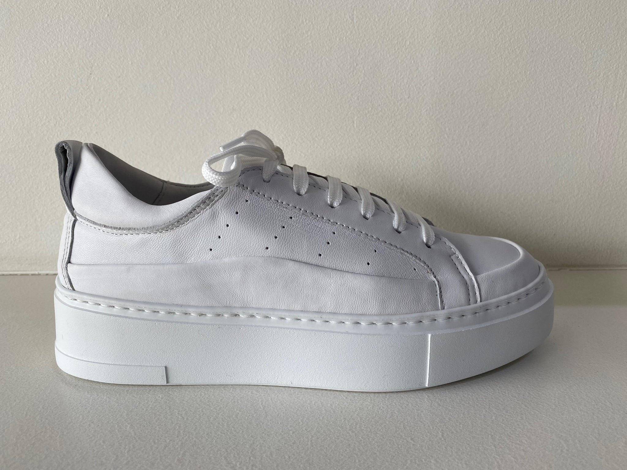 Gusto White Leather Sneaker