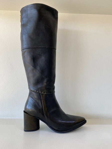 Black Leather High Heeled Knee Boot